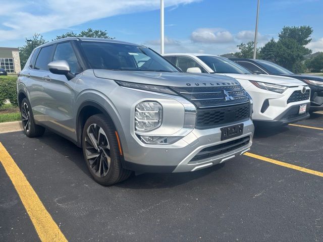 2024 Mitsubishi Outlander SE