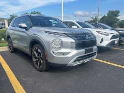 2024 Mitsubishi Outlander SE