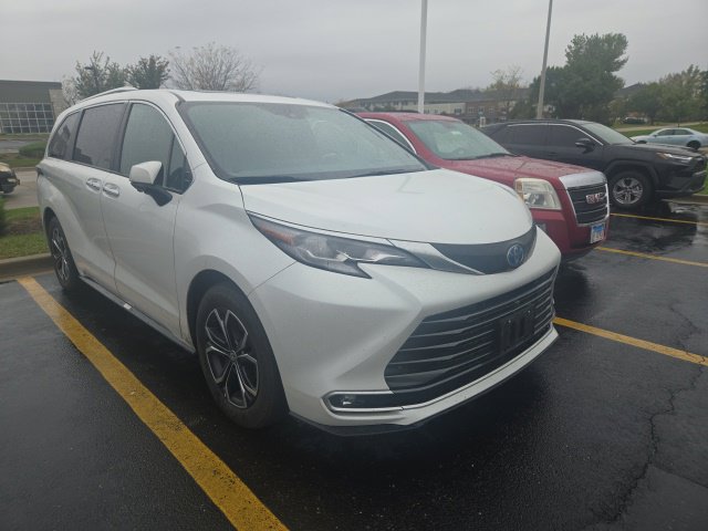 2025 Toyota Sienna Platinum